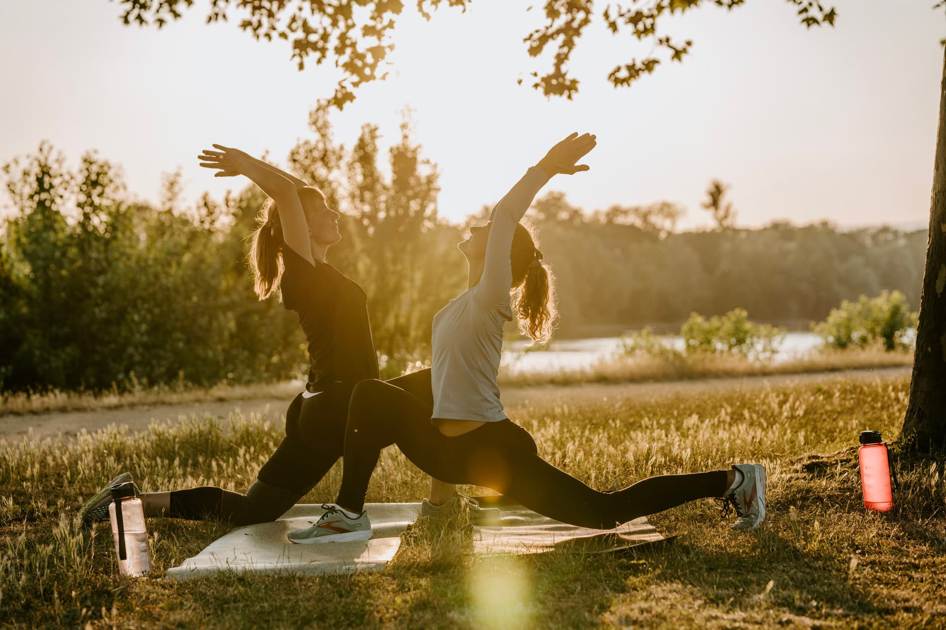 Stretching im Frauen Outdoor Bootcamp
