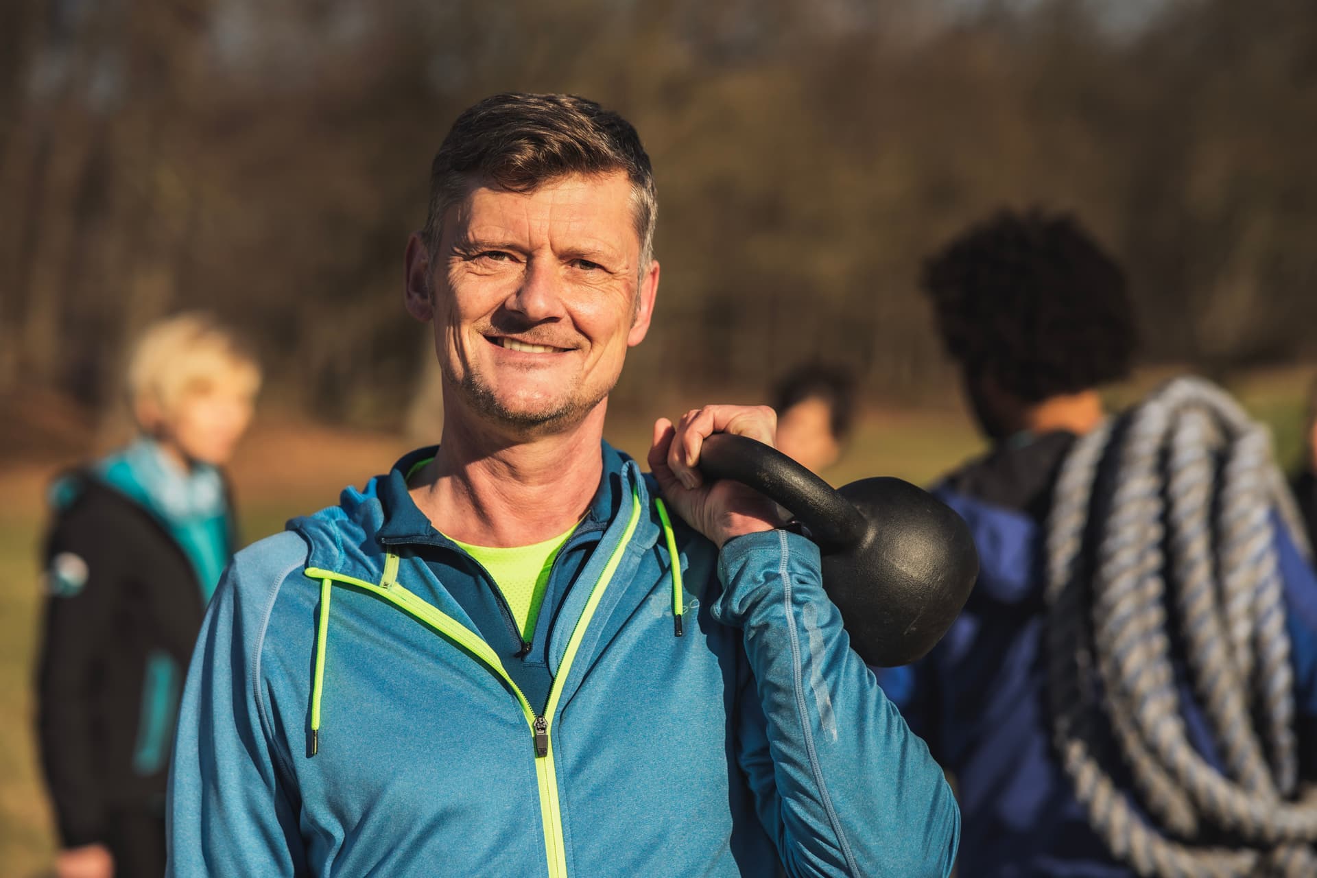 Sportler beim Training mit einer Kettlebell
