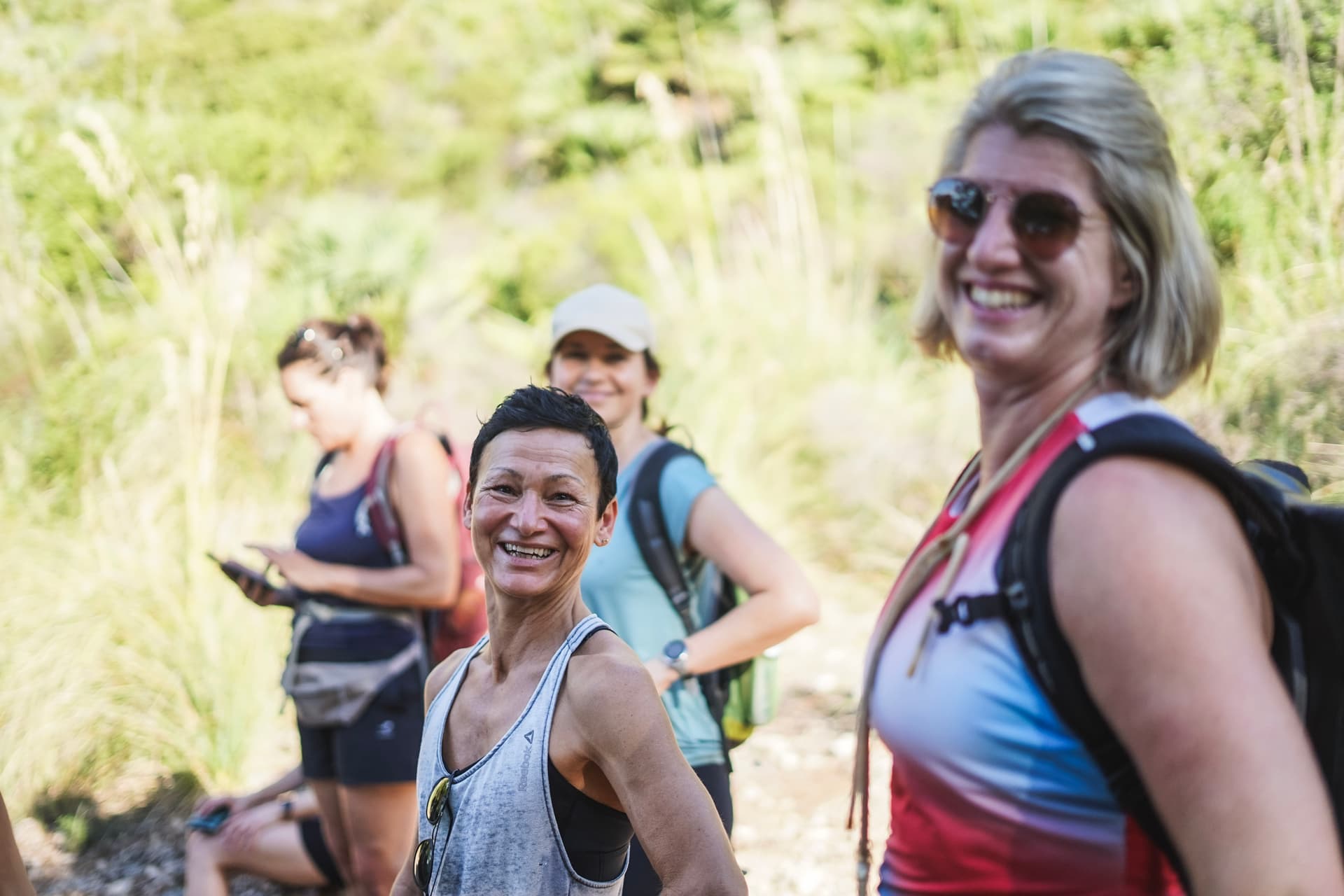 Alleinreisende Frauen die sich im Aktivurlaub kennengelernt haben