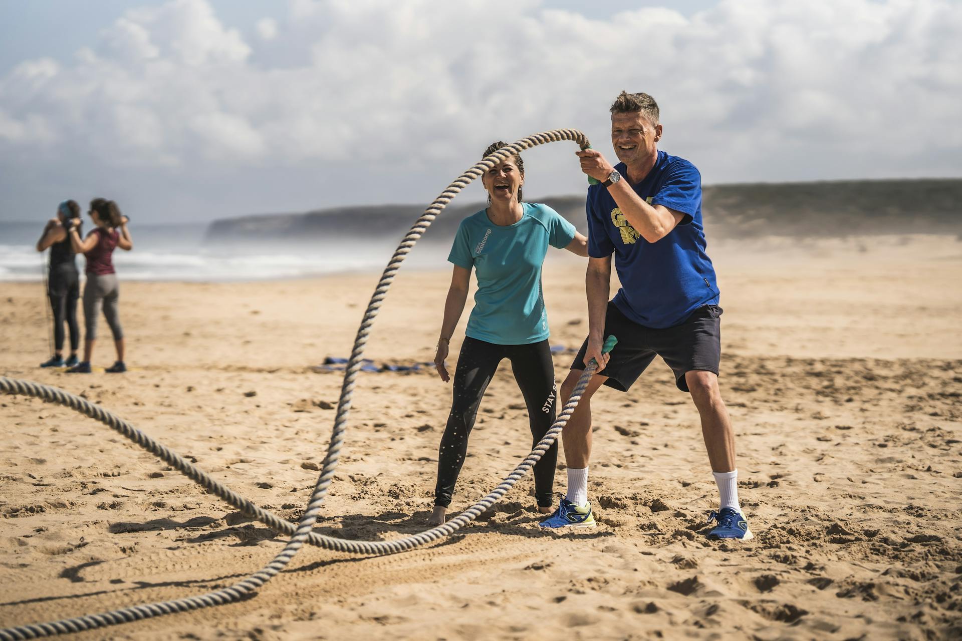 Battlerope Workout am Strand in Portugal