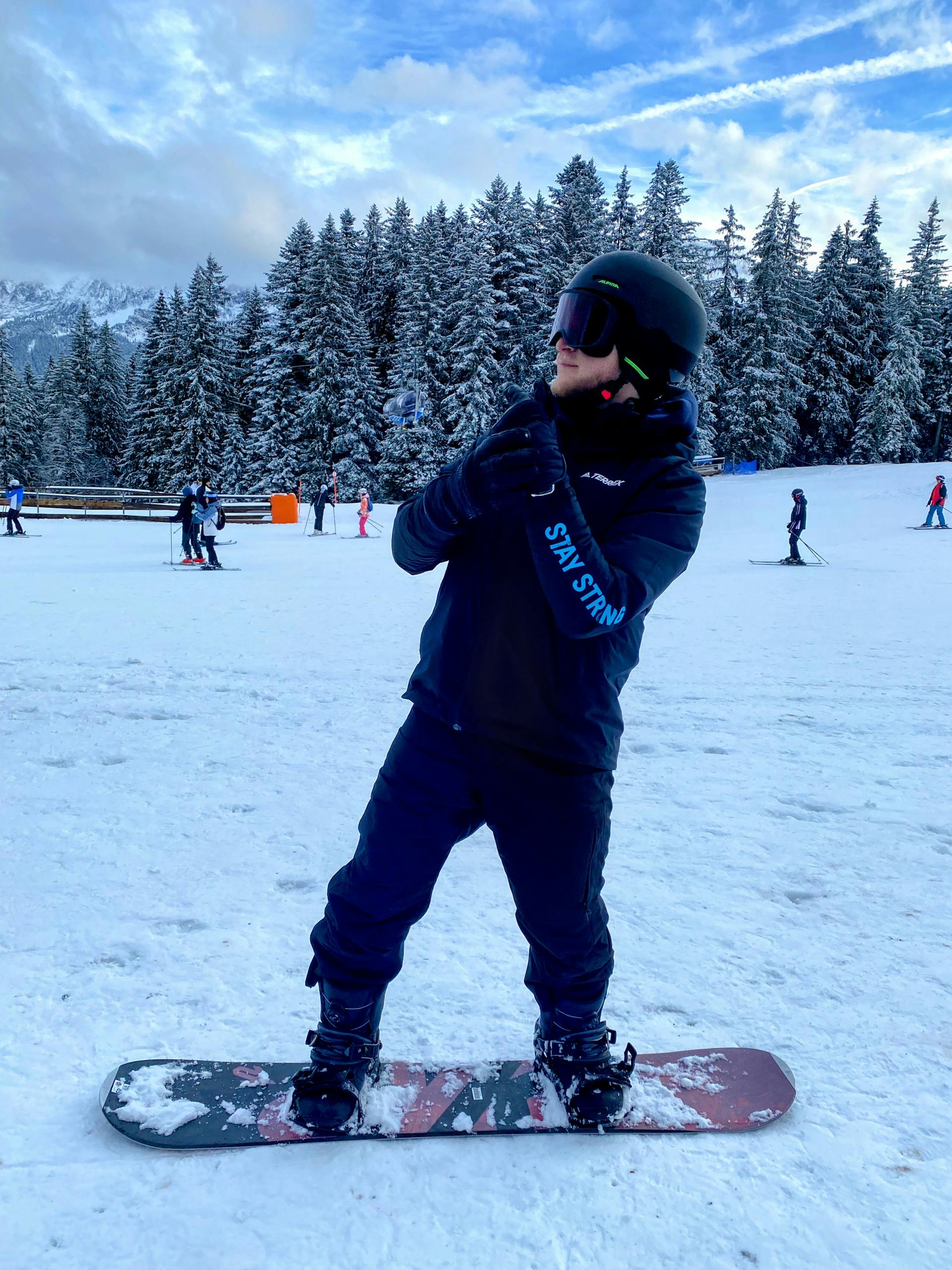 Fitness Coach Serge Hubert beim Snowboarden