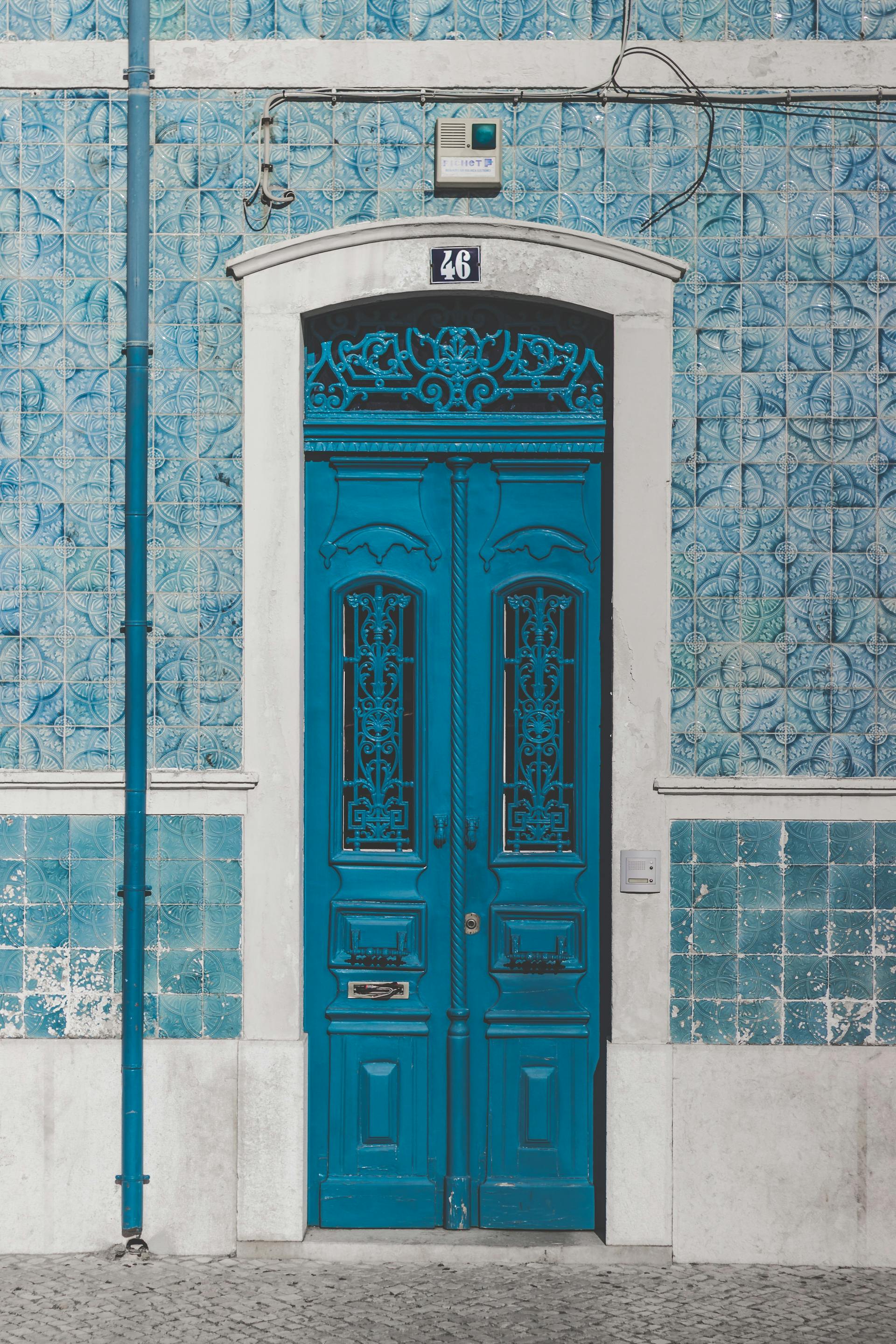 Wunderschöner Hauseingang einer portugiesischen Haustür