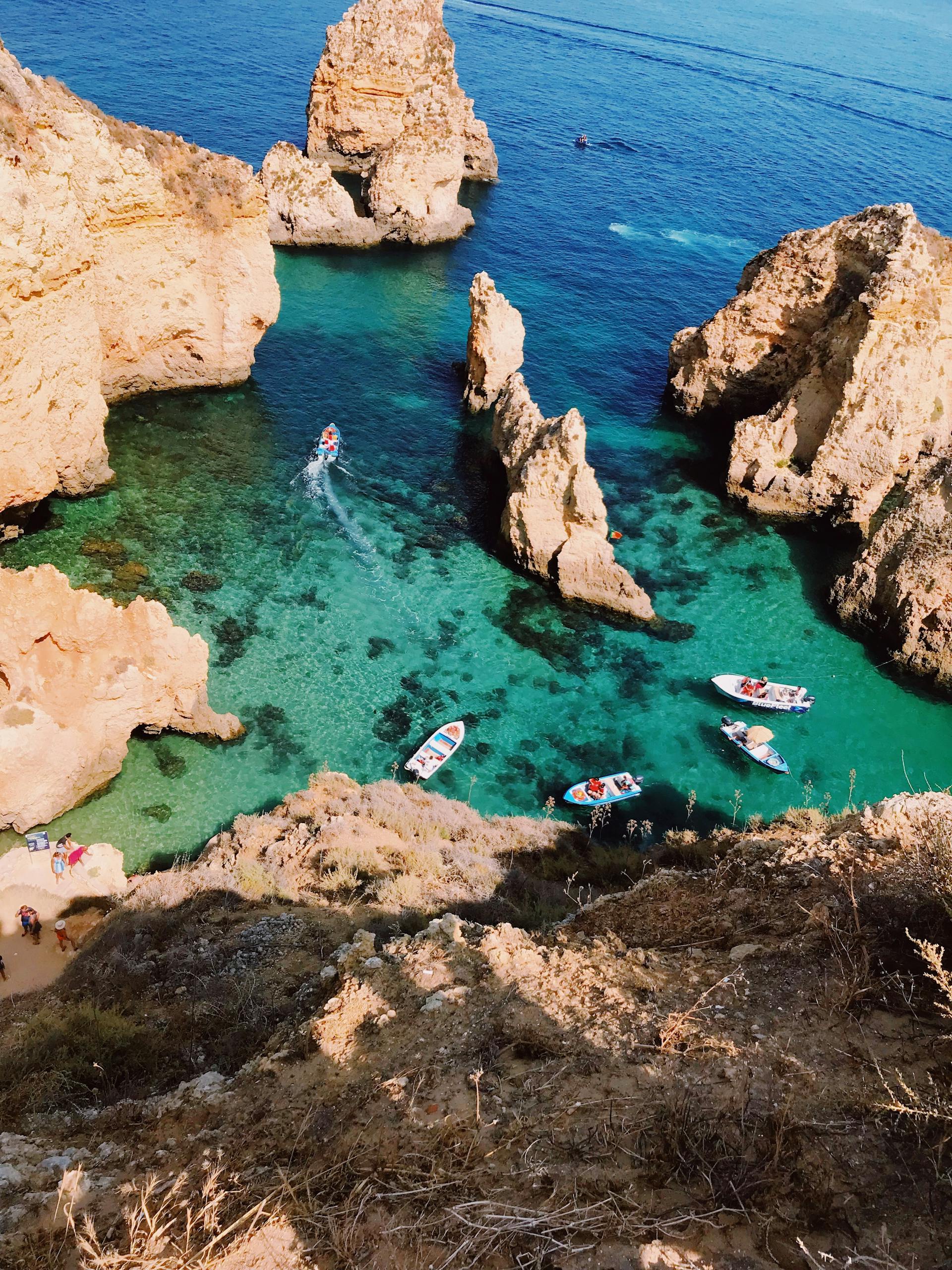 Ausblick in eine idyllische Bucht in Portugal