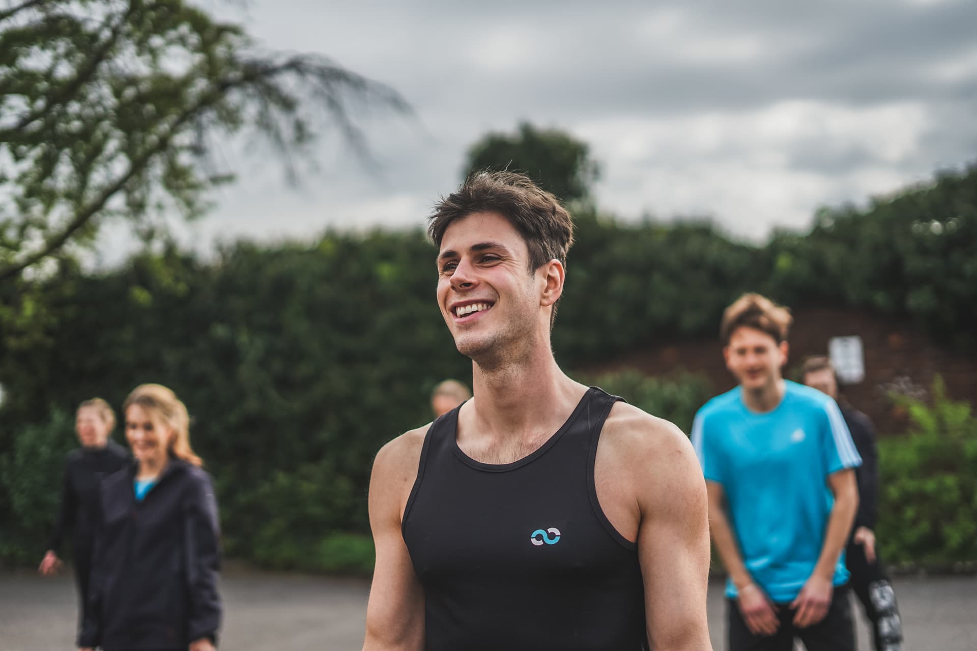 Fitness Trainer Ben Boehm aus München lächelt in die Kamera