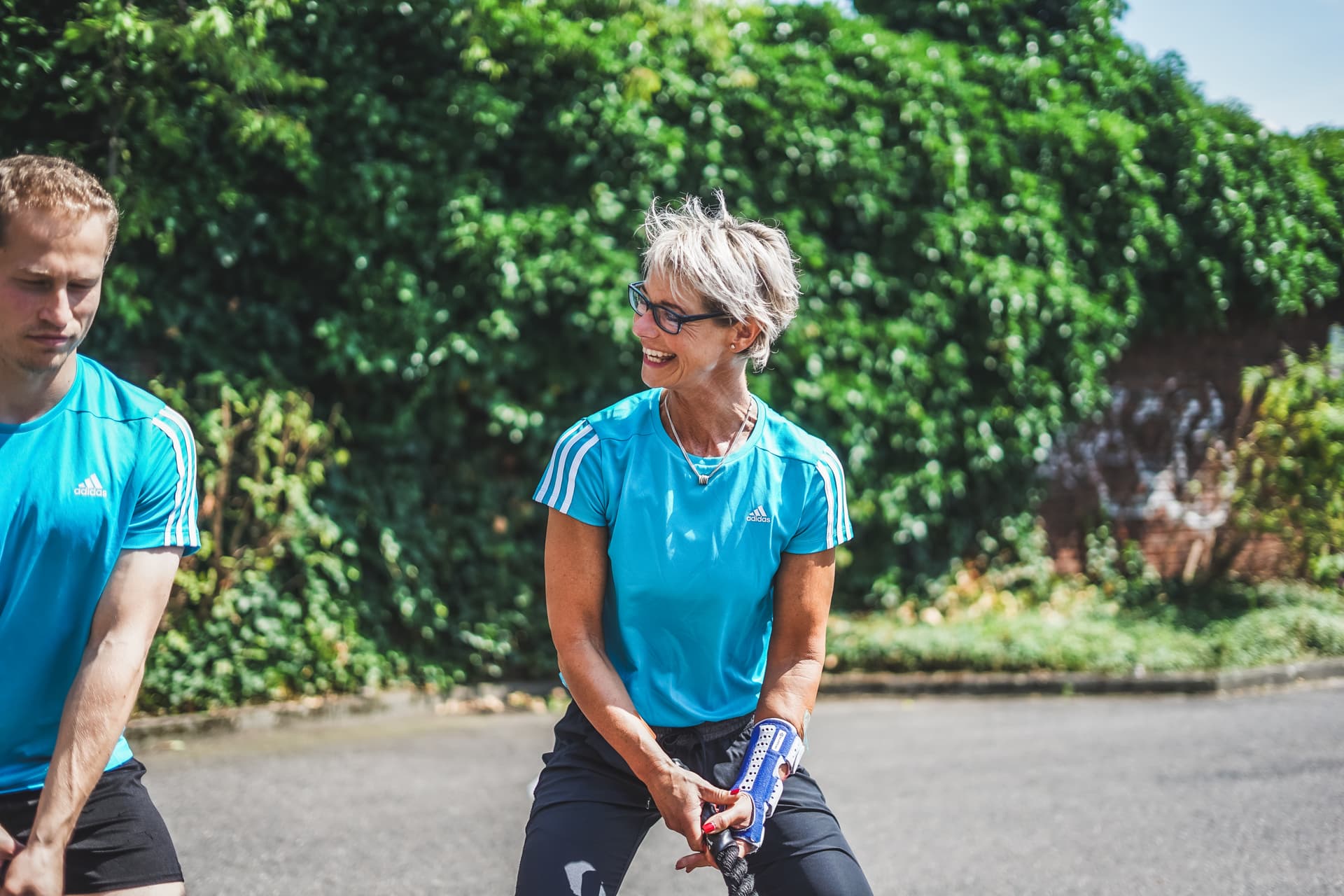 Fitness Trainerin Daniela-Yvonne Hering aus Kiel schaut zur Seit