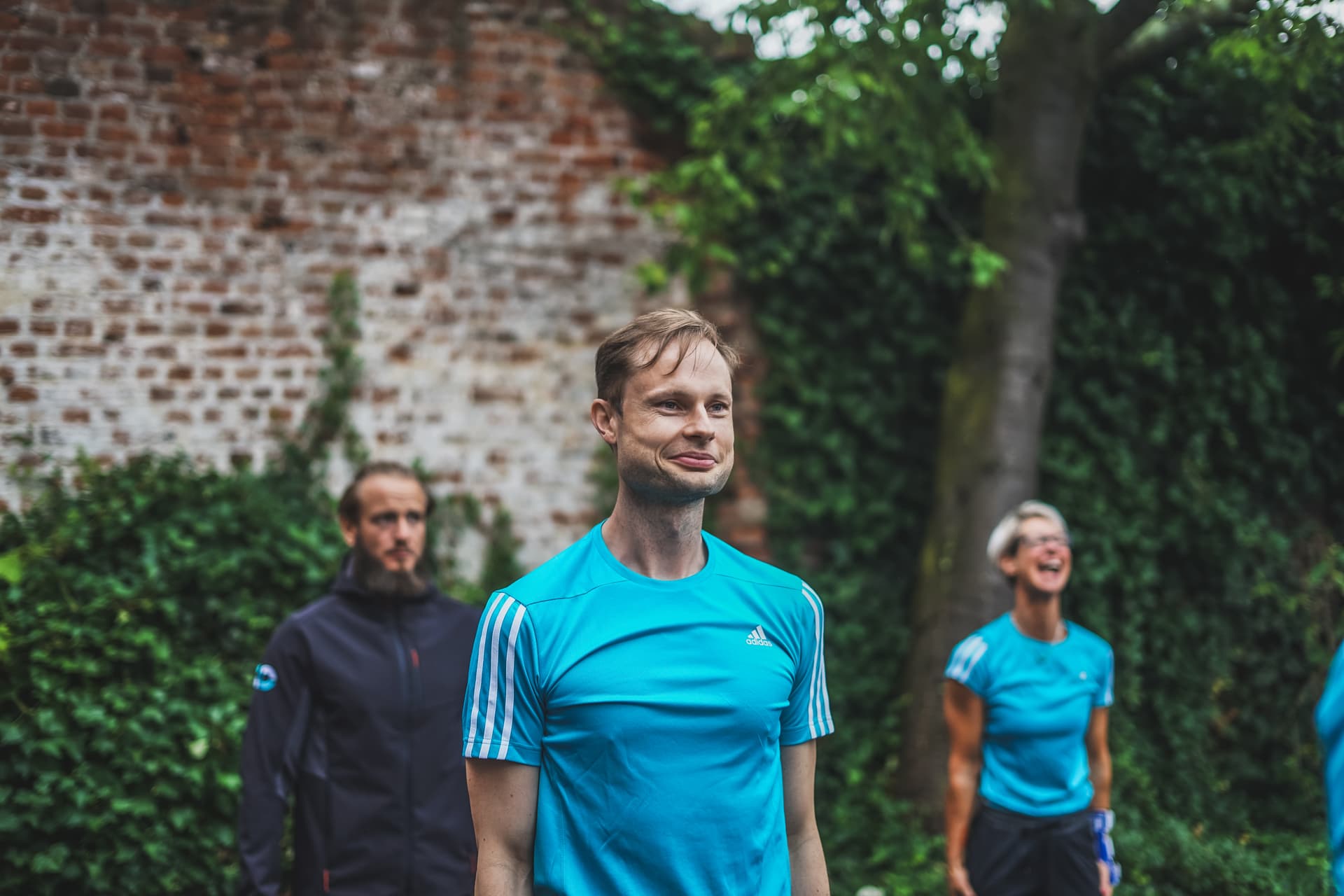 Fitness Trainer wolfgang Kowalewski aus Berlin im blauen Shirt