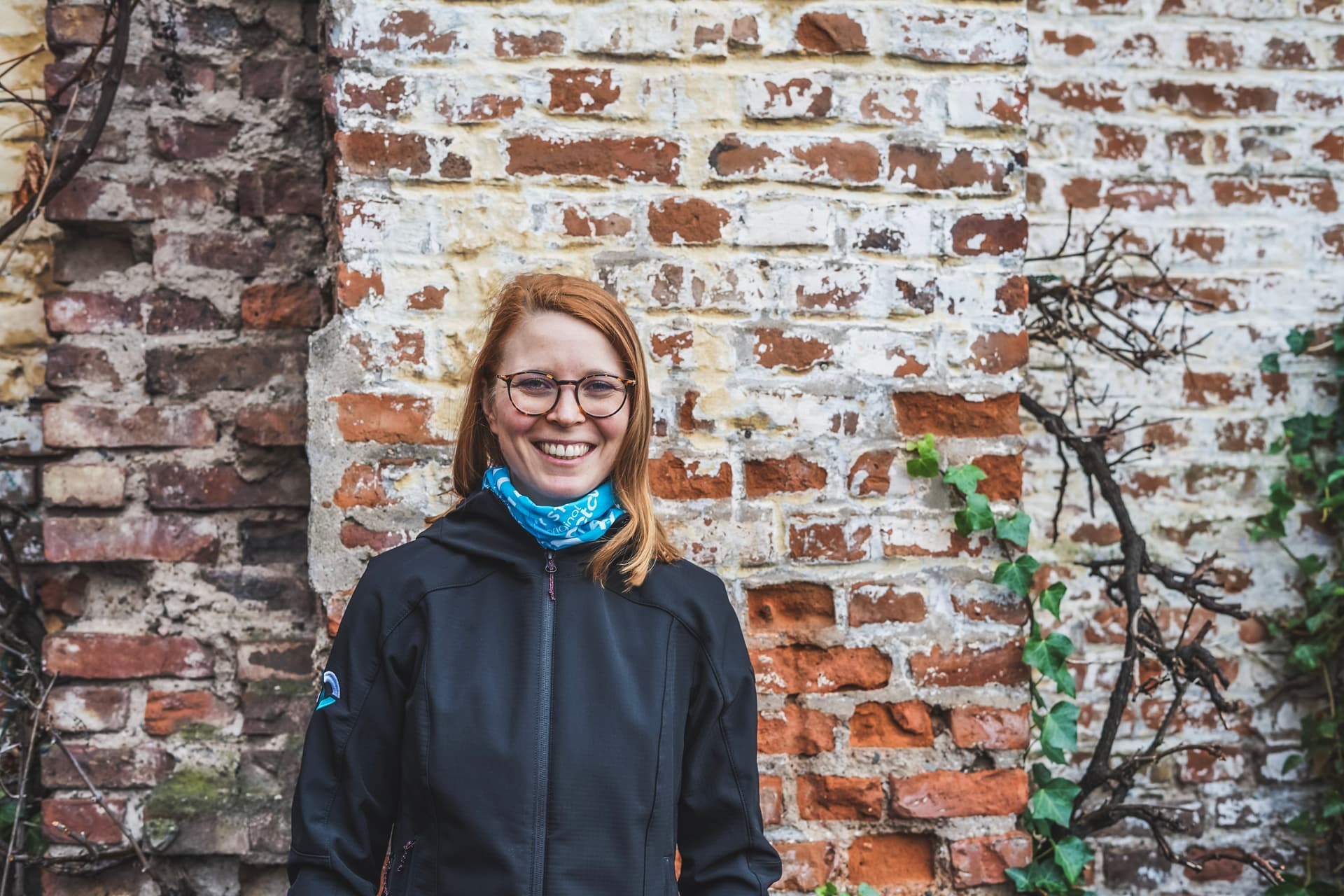 Fitness Trainerin Katharina Niedermayer lächelt in die Kamera