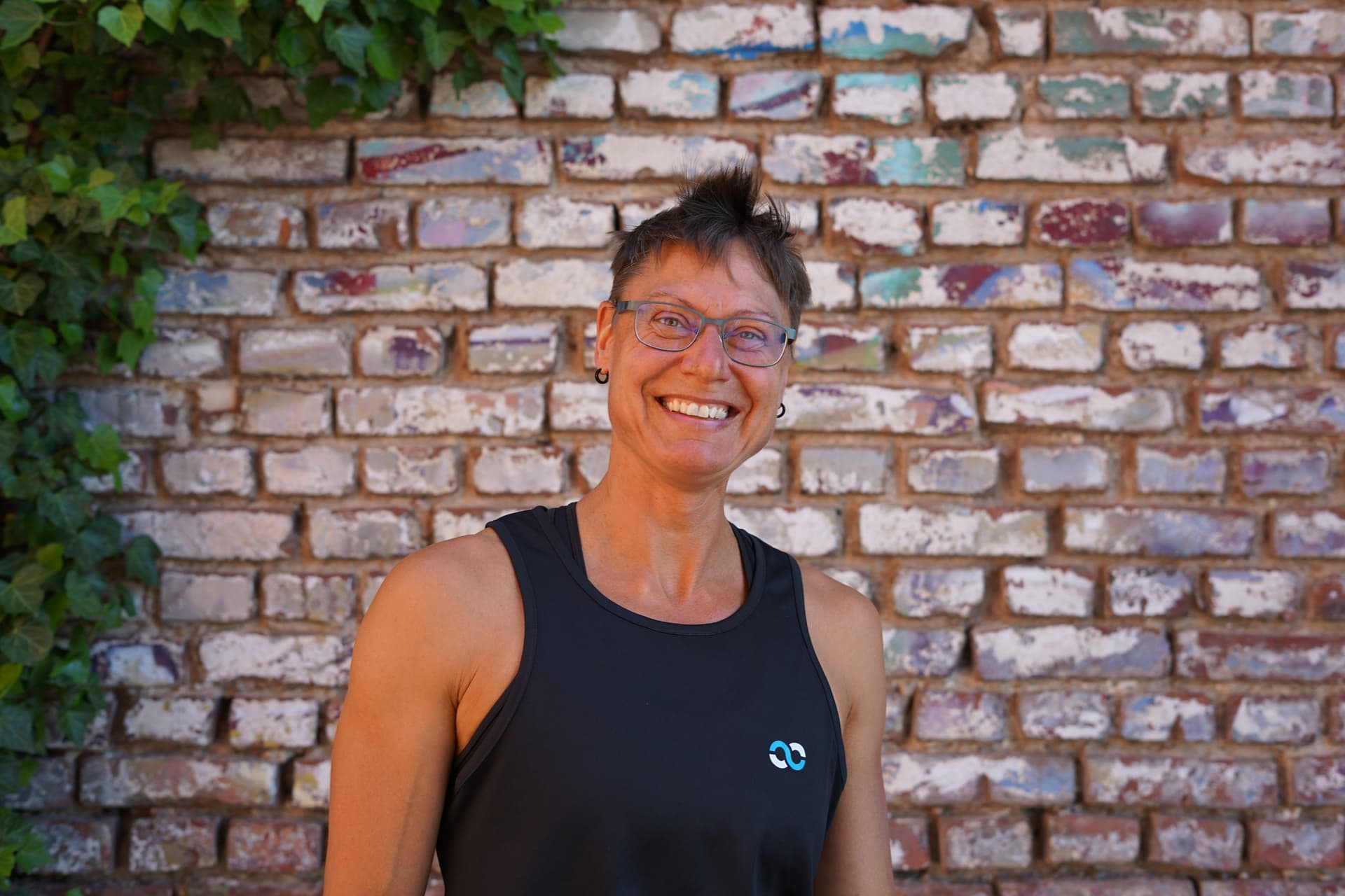 Fitness Trainer Katja lächelt in Kamera