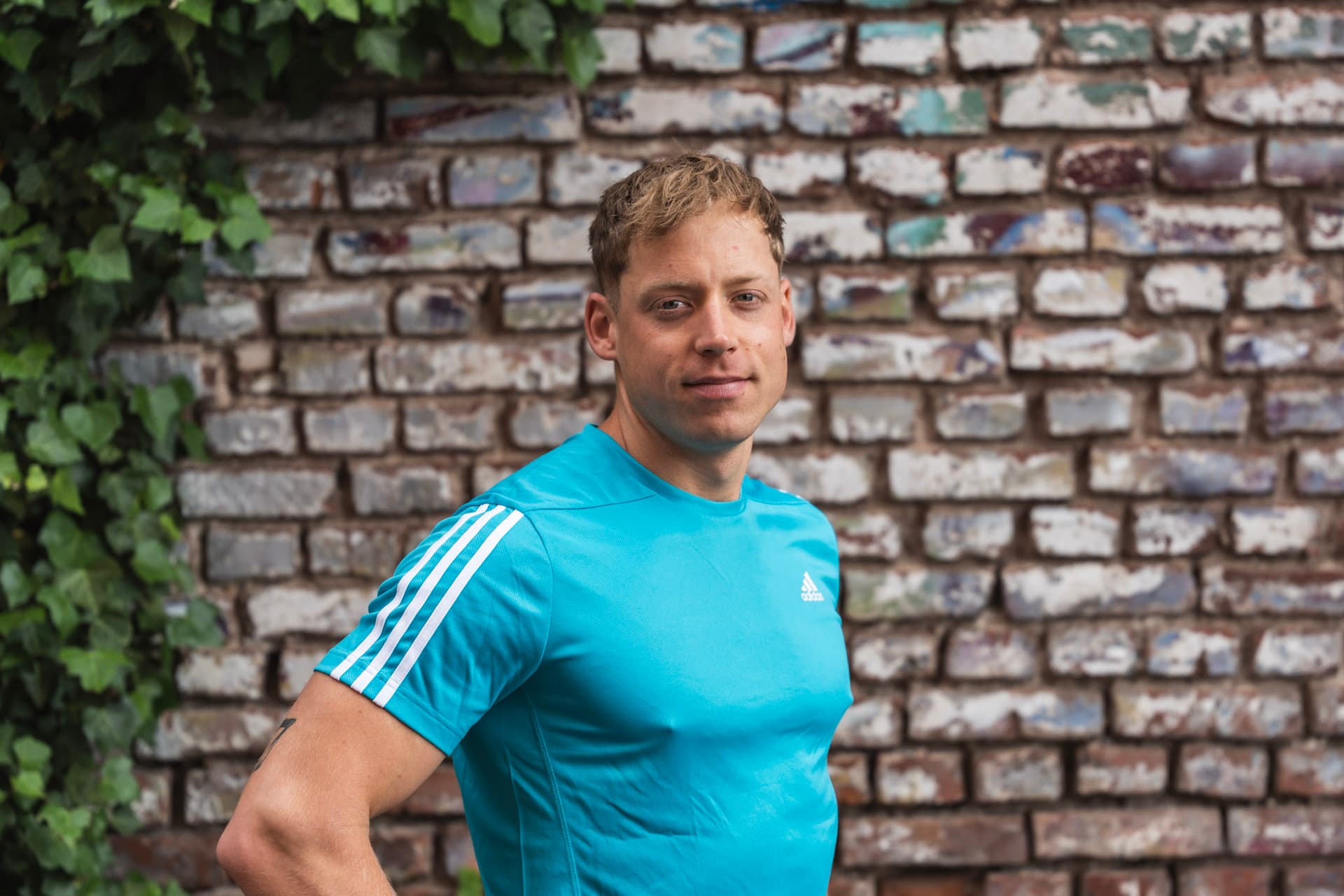 Fitness Trainer Yannik draußen