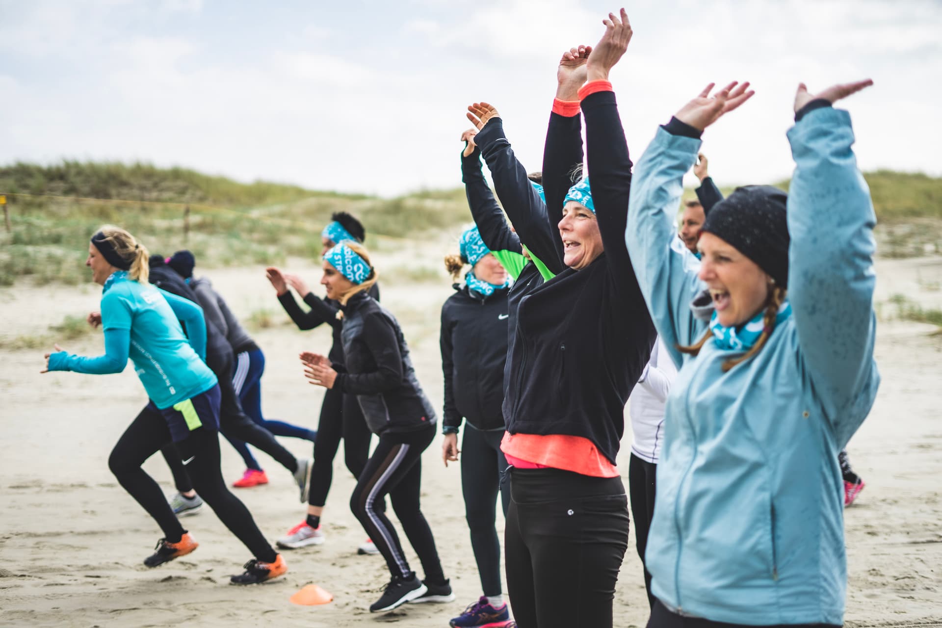 Jede Menge Spaß beim Fitness Workout am Nordsee Strand.