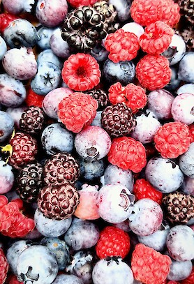 gesunde-pancakes-ohne-zucker-himbeeren