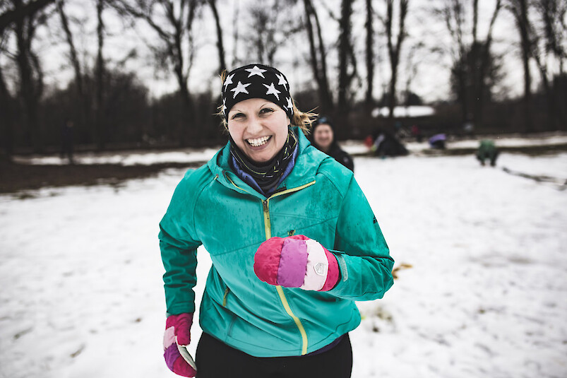 Handschuhe gehören zu der Sportkleidung im Winter dazu