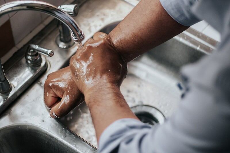 Hände waschen hilft gegen ständige Erkältungen